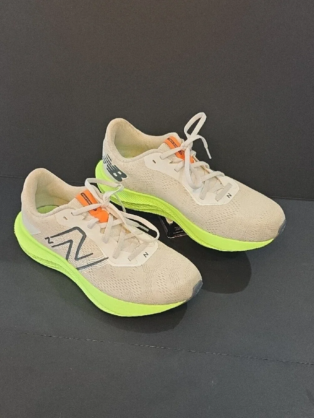 New Balance Dynasoft Women's Beige Mesh Runners Neon Yellow-Green Sole Size 9